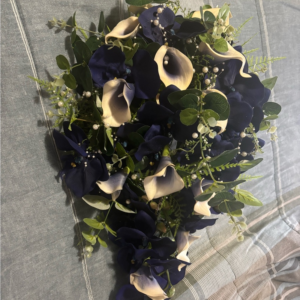 Wedding Flowers: Roses, Lilies, and orchids